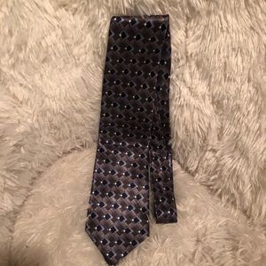 Roundtree & York Men’s extra long silk tie.